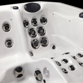 MAXIMUS HOT TUB